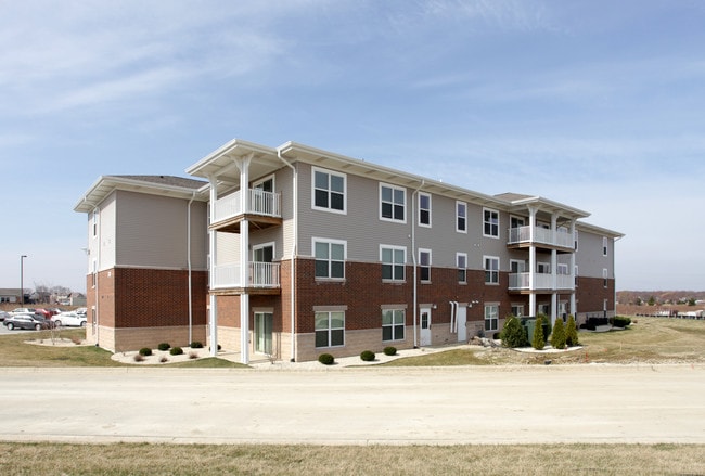 ST JAMES SENIOR APARTMENTS in Crete, IL - Foto de edificio - Building Photo