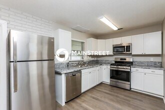 6923 Yucatan Dr in Orlando, FL - Foto de edificio - Building Photo