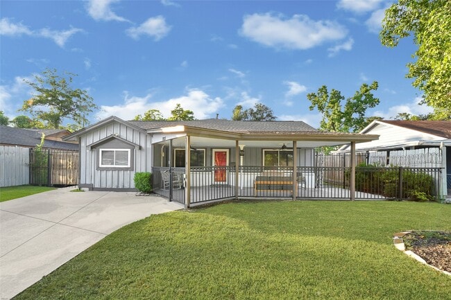 property at 7223 Lakewood Dr