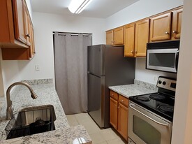 1781 Jonathan Way Unit H, Unit H in Reston, VA - Building Photo