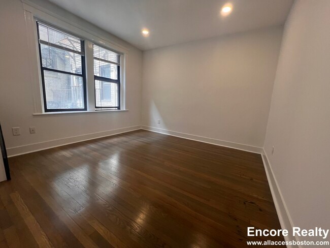 11 Peterborough St, Unit 11 in Boston, MA - Building Photo - Building Photo