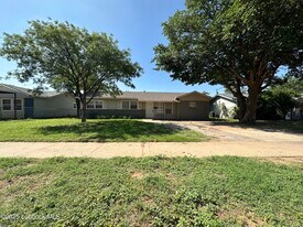 2612 E Auburn St in Lubbock, TX - Building Photo