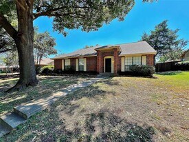 1028 Whitewater Trail in Desoto, TX - Building Photo
