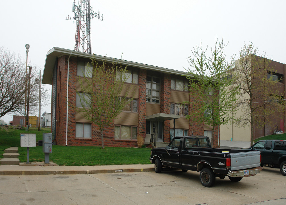 SEDLAK APARTMENTS in Bellevue, NE - Building Photo