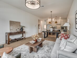 16 N Walnut St in Edmond, OK - Building Photo - Building Photo