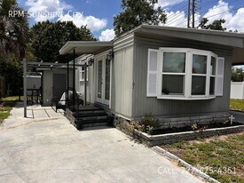 2291 E Bay Dr in Largo, FL - Building Photo