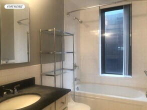 445 5th Ave in New York, NY - Building Photo - Building Photo