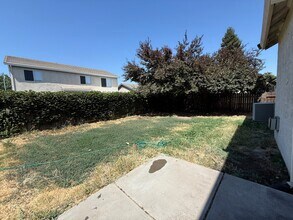 2509 Vienna Ct in Modesto, CA - Foto de edificio - Building Photo