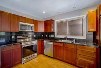 2132 Gilbert Ave in Cincinnati, OH - Building Photo - Building Photo