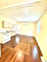 1015 W Main St in Waterbury, CT - Building Photo