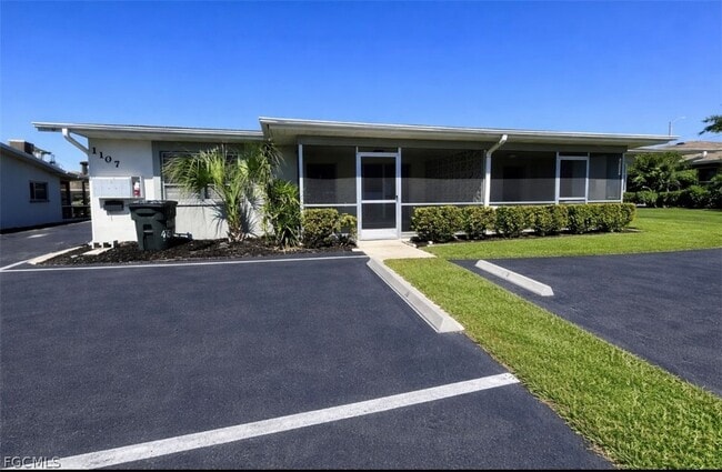 1107 SE 46th Ln in Cape Coral, FL - Building Photo - Building Photo