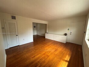 7865 SW 57th Ave in South Miami, FL - Building Photo - Building Photo