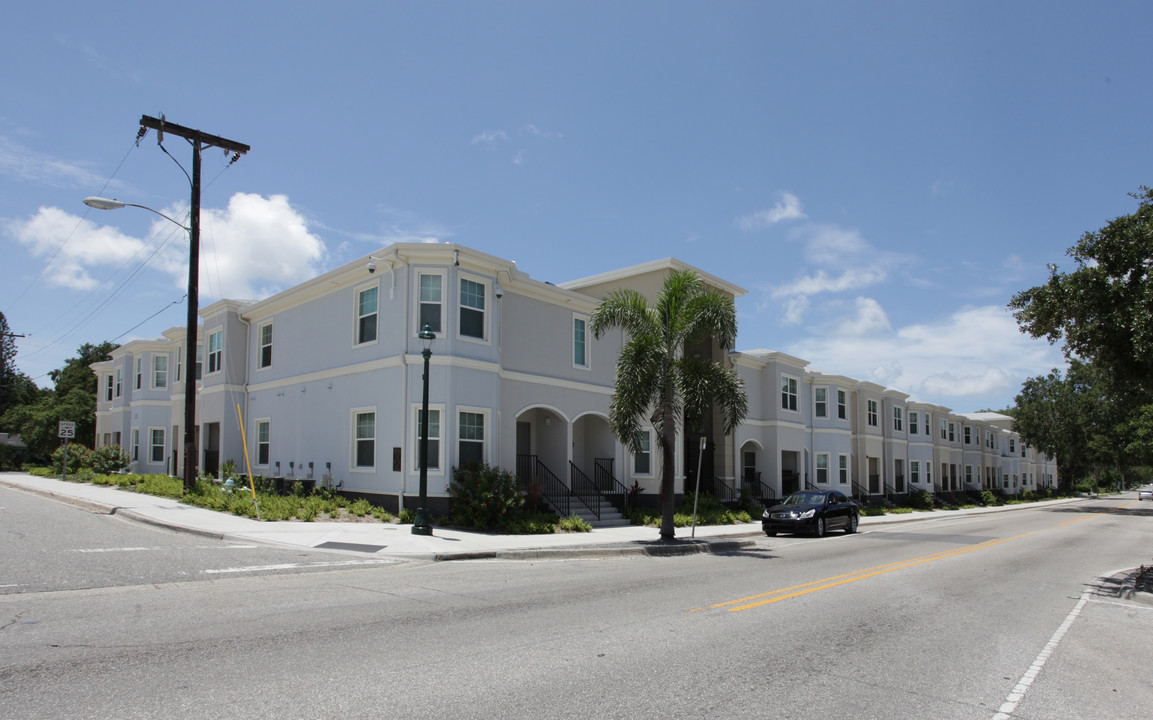 King Stone Town Homes in Sarasota, FL - Foto de edificio