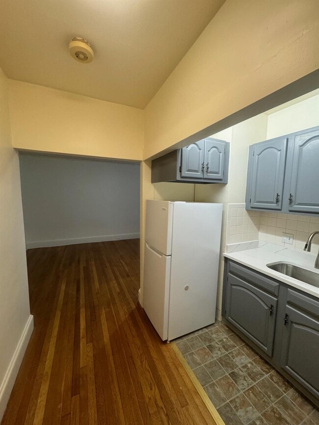 31 College Ave, Unit 4 in Somerville, MA - Foto de edificio - Building Photo