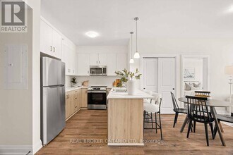 865 Kleinburg Dr in London, ON - Building Photo - Building Photo