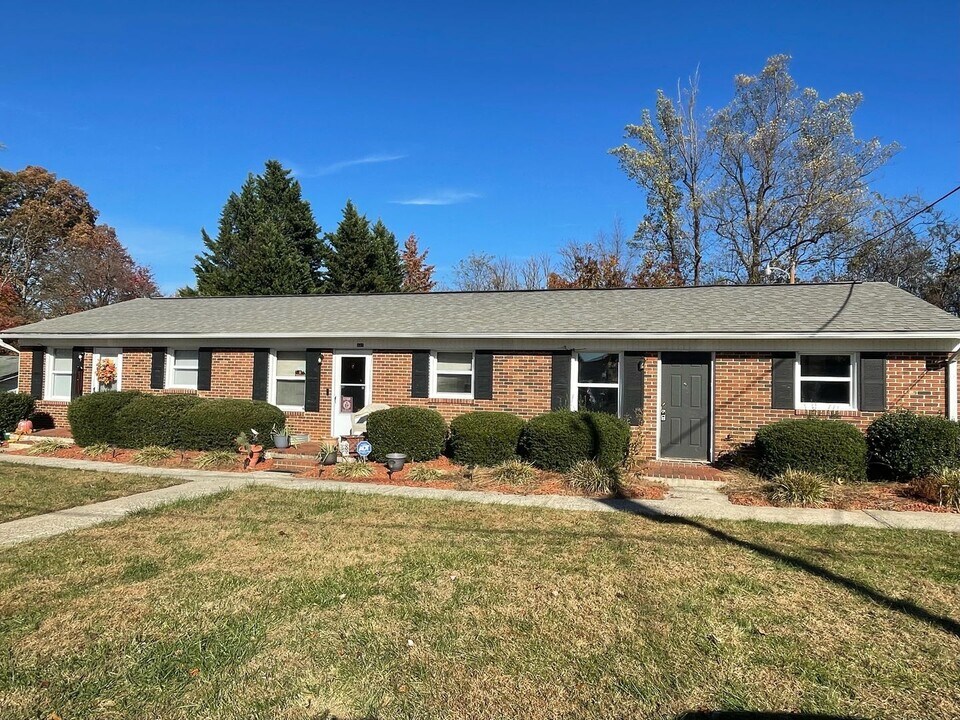 440 Rosewood Ave in Martinsville, VA - Building Photo