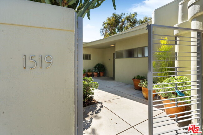 1519 N Easterly Terrace in Los Angeles, CA - Building Photo - Building Photo