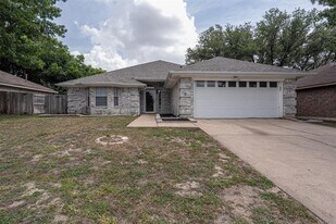 733 Windridge Ln in Burleson, TX - Building Photo