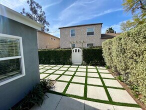 2249 Garnet Ave in San Diego, CA - Building Photo - Building Photo