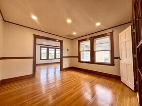 58 Edgecliff Rd in Watertown, MA - Foto de edificio - Building Photo