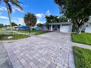 6660 NW 25th St in Sunrise, FL - Building Photo - Building Photo