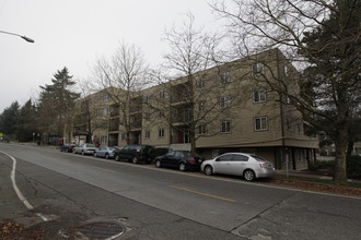 Roosevelt Court Apartments in Seattle, WA - Building Photo - Building Photo