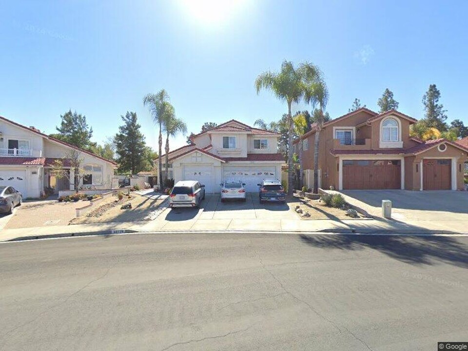 32736 Hislop Way in Temecula, CA - Building Photo