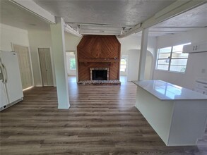 9541 Round Lk Dr in Spring Hill, FL - Building Photo - Building Photo