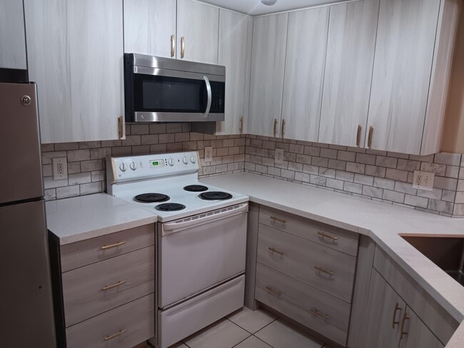 5048 Lantana Rd in Lake Worth Beach, FL - Building Photo - Building Photo