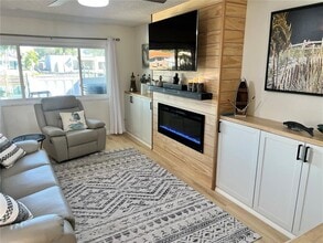 6257 Cape Hatteras Way NE in St. Petersburg, FL - Building Photo - Building Photo