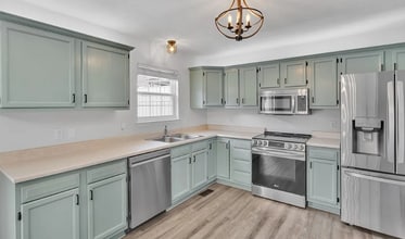 2002 Ashburn Ct in Jeannette, PA - Building Photo - Building Photo