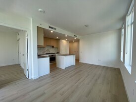 6468 Willingdon Ave in Burnaby, BC - Building Photo