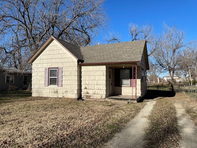 property at 922 W 2nd Ave