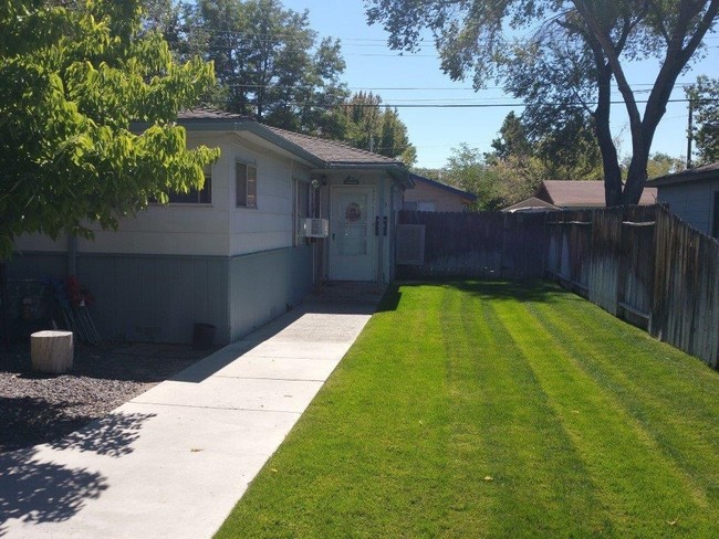 317 Burton St in Carson City, NV - Foto de edificio - Building Photo