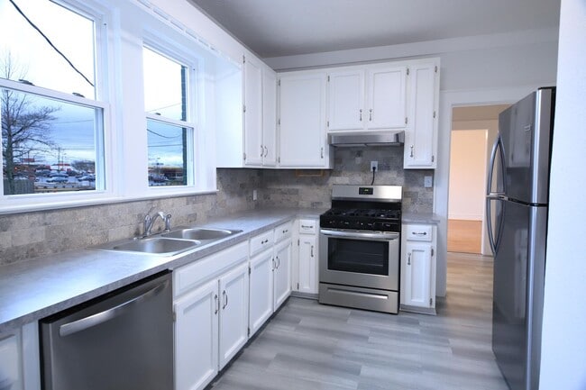 property at 207 N 5th St