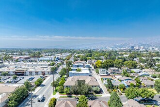 457 W Elm Ave in Burbank, CA - Building Photo - Building Photo