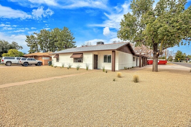 property at 922 E Orange Dr