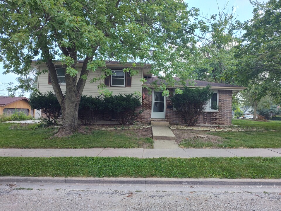 200 S Margaret St in Joliet, IL - Foto de edificio