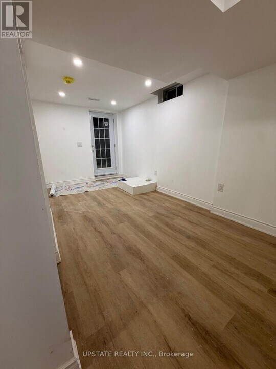 20 Stirrup Ct in Brampton, ON - Building Photo