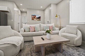 6606 W Paradise Ln in Glendale, AZ - Foto de edificio - Building Photo