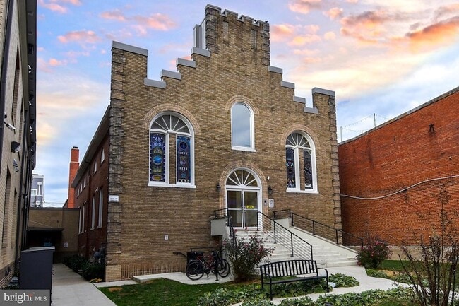 property at 625 Park Rd NW