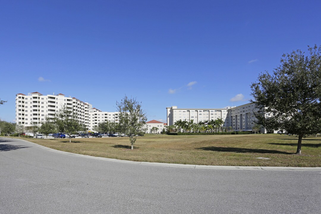 Jacaranda Terrace in Venice, FL - Building Photo