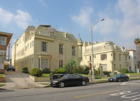613 S Dunsmuir Ave in Los Angeles, CA - Building Photo