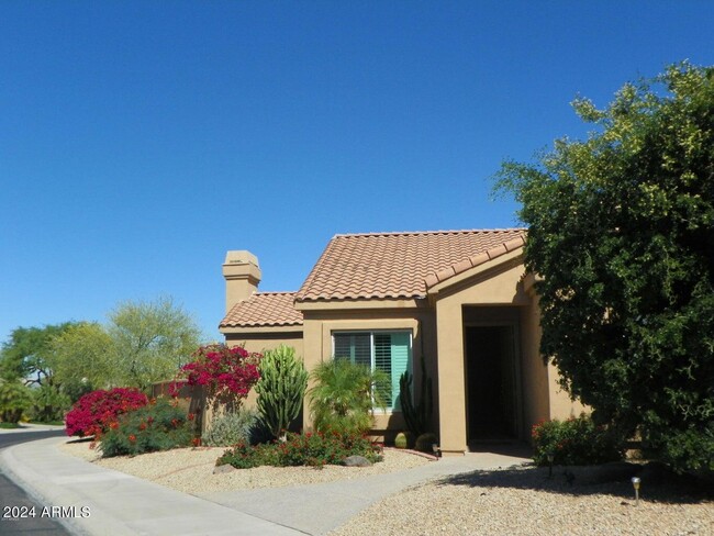 12016 E Bella Vista Dr in Scottsdale, AZ - Foto de edificio - Building Photo