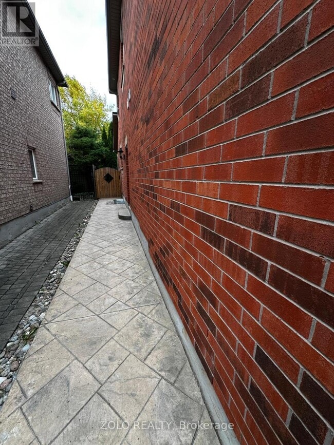 7327 Glamorgan Way in Mississauga, ON - Building Photo - Building Photo