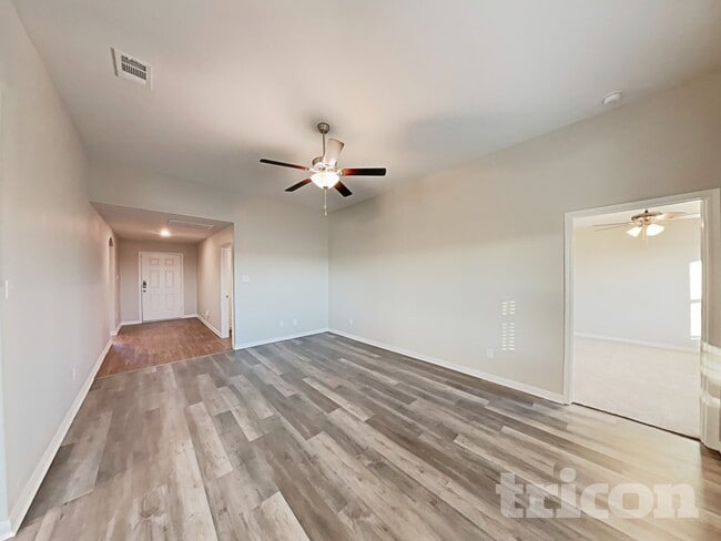 114 Hamilton Way in Venus, TX - Foto de edificio - Building Photo