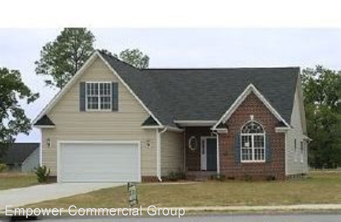 152 Wood Valley Ln in Raeford, NC - Building Photo