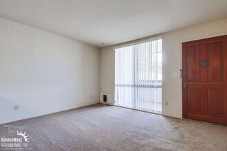 3333 Ruffin Rd in San Diego, CA - Building Photo - Building Photo