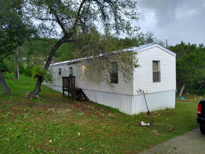 390 Duck Mountain Ln in Canyon Lake, TX - Building Photo