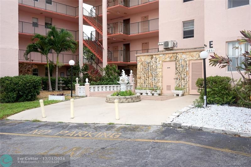 2851 Somerset Dr in Lauderdale Lakes, FL - Building Photo